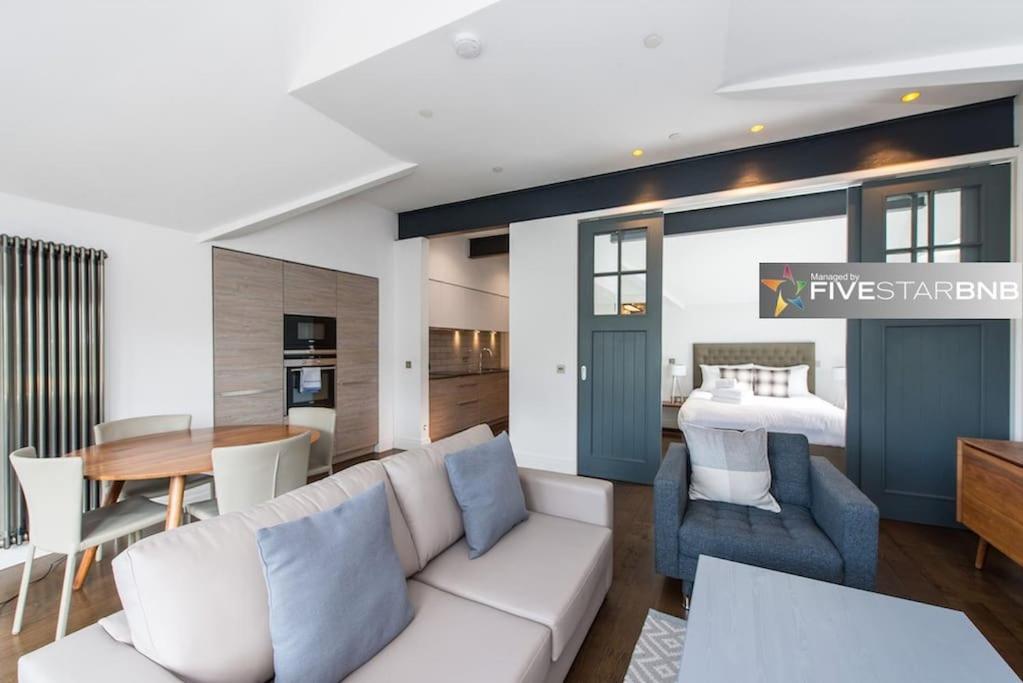 Cool Urban Apartment With Stunning Castle Views Édimbourg Extérieur photo