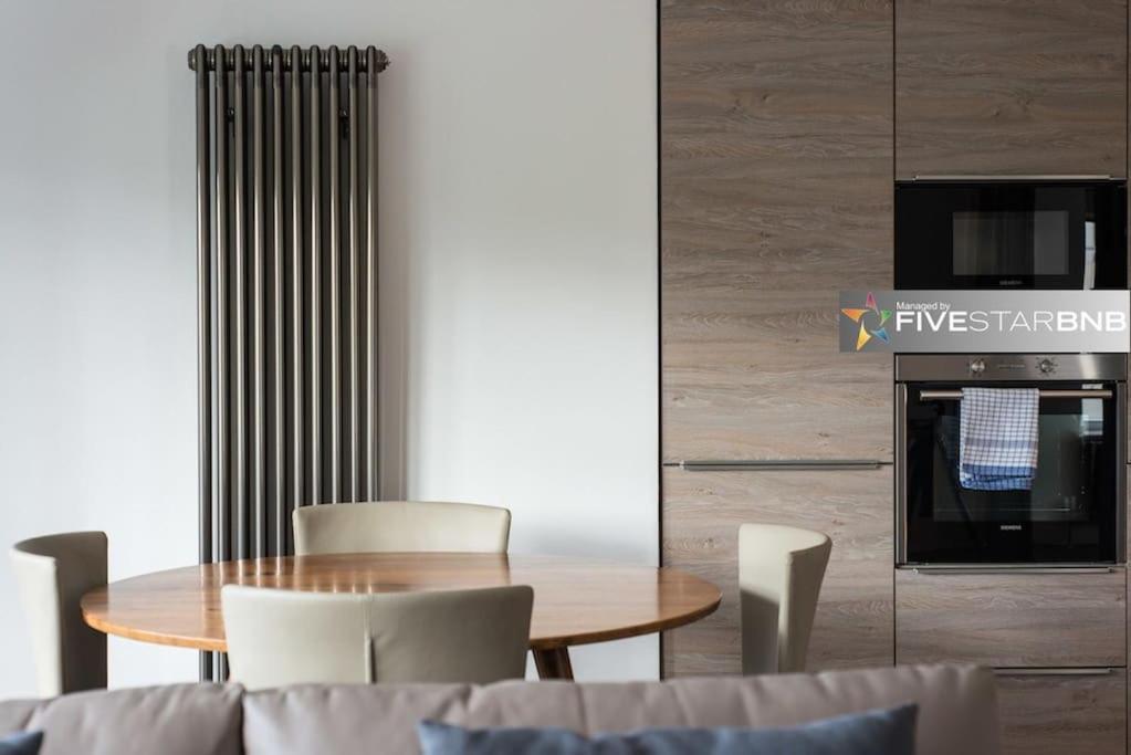 Cool Urban Apartment With Stunning Castle Views Édimbourg Extérieur photo