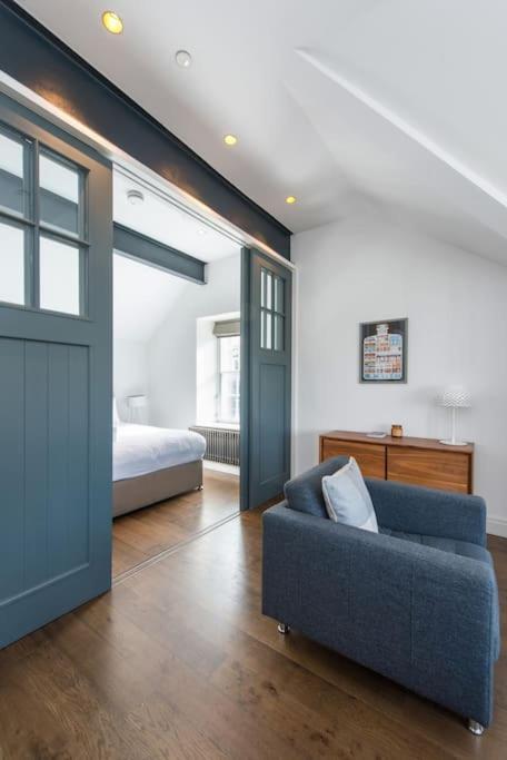 Cool Urban Apartment With Stunning Castle Views Édimbourg Extérieur photo