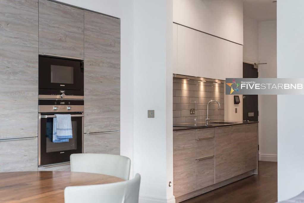 Cool Urban Apartment With Stunning Castle Views Édimbourg Extérieur photo