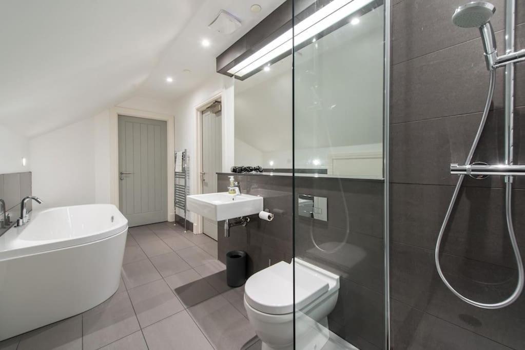 Cool Urban Apartment With Stunning Castle Views Édimbourg Extérieur photo