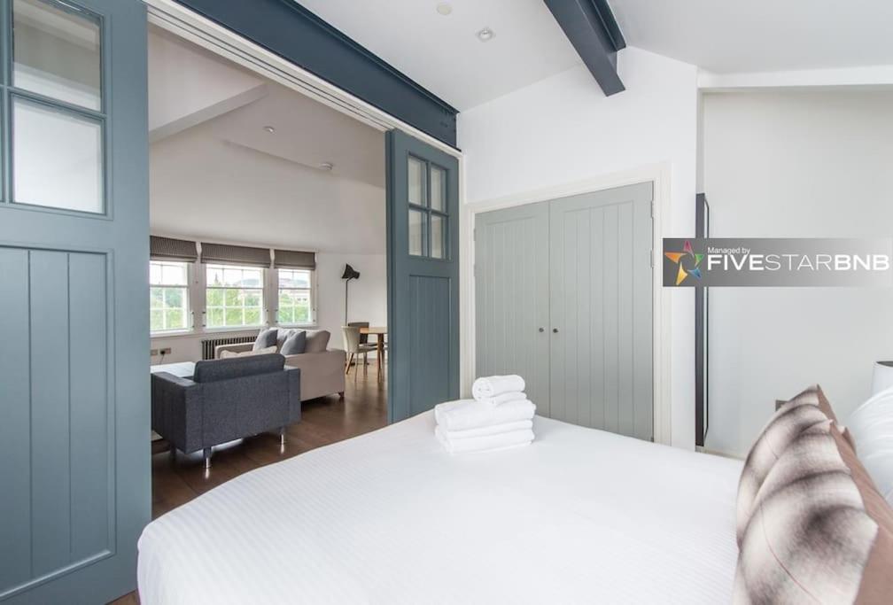 Cool Urban Apartment With Stunning Castle Views Édimbourg Extérieur photo