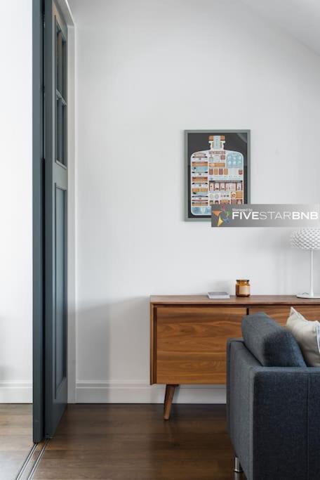 Cool Urban Apartment With Stunning Castle Views Édimbourg Extérieur photo