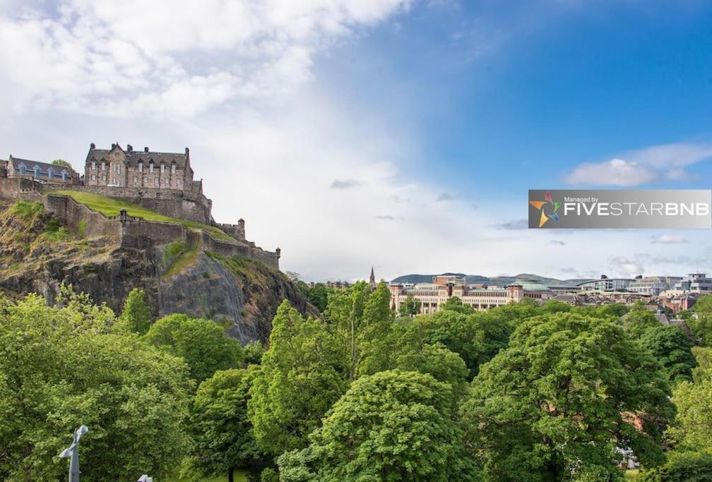 Cool Urban Apartment With Stunning Castle Views Édimbourg Extérieur photo