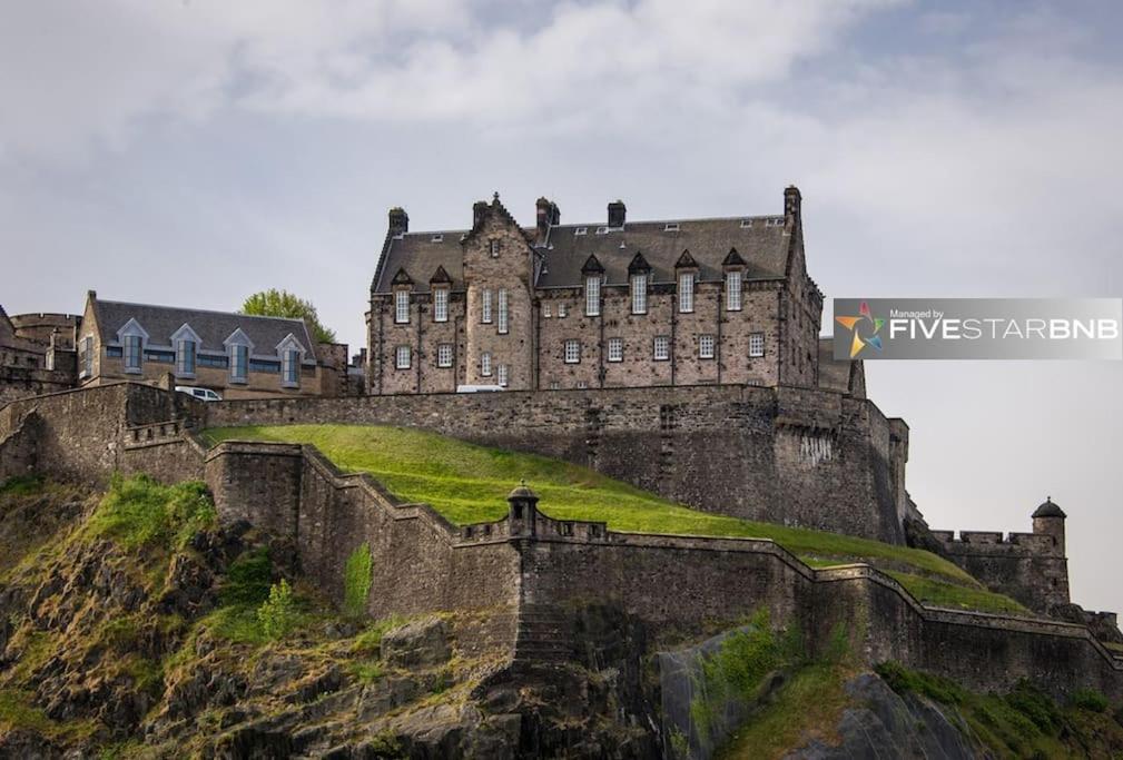 Cool Urban Apartment With Stunning Castle Views Édimbourg Extérieur photo